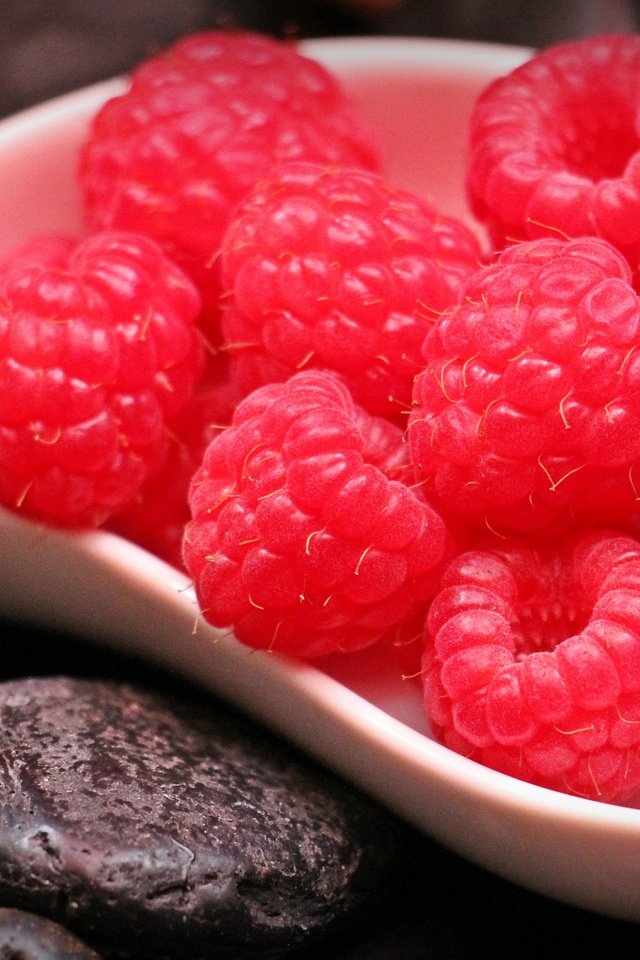 Обои малина, ягода, красная, спелая, raspberry, berry, red, ripe разрешение 4843x2900 Загрузить