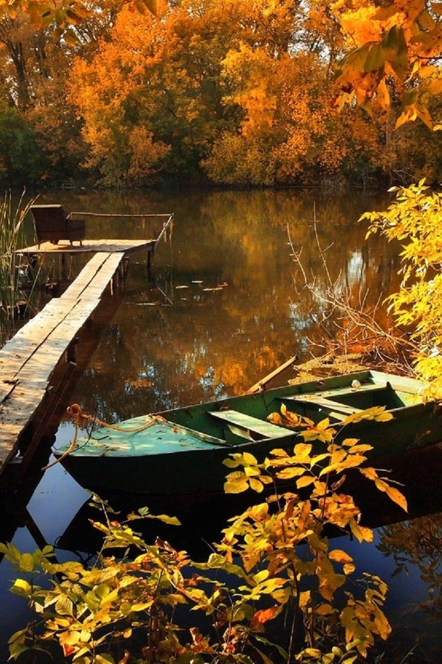 Обои деревья, желтая листва, вода, озеро, природа, мостик, осень, лодка, заводь, trees, yellow foliage, water, lake, nature, the bridge, autumn, boat, backwater разрешение 1920x1243 Загрузить