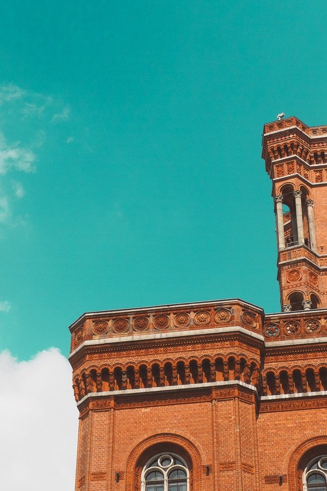 Обои небо, облака, башня, германия, берлин, ратуша, the sky, clouds, tower, germany, berlin, town hall разрешение 2048x1352 Загрузить