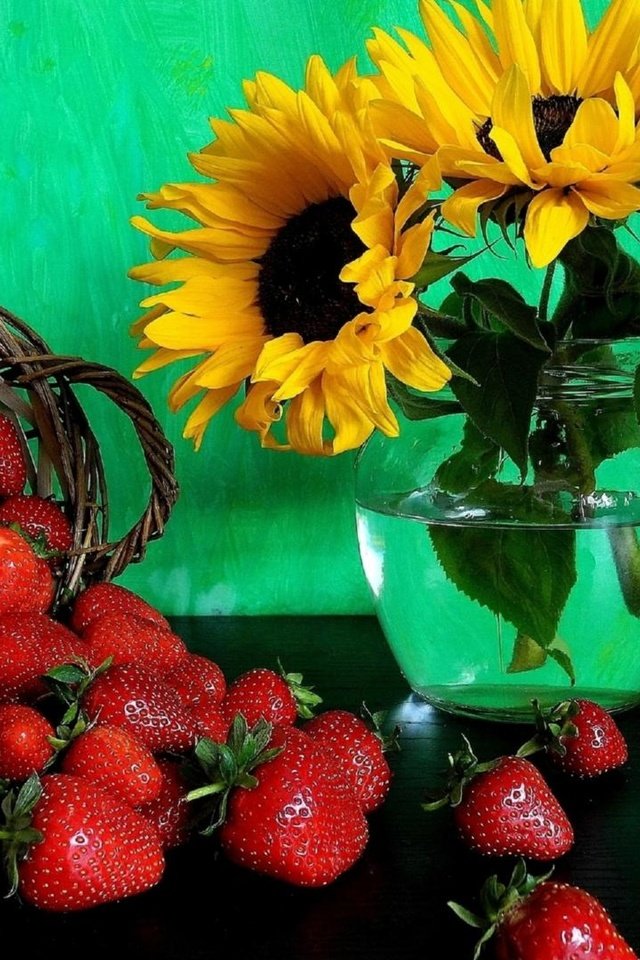 Обои цветы, клубника, букет, подсолнухи, ягоды, ваза, корзинка, flowers, strawberry, bouquet, sunflowers, berries, vase, basket разрешение 3840x2160 Загрузить