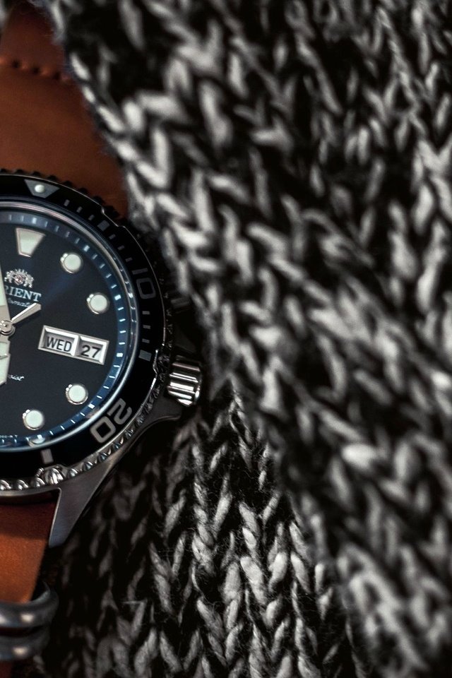 Обои стиль, часы, ткань, время, наручные часы, orient, style, watch, fabric, time, wrist watch разрешение 2560x1440 Загрузить