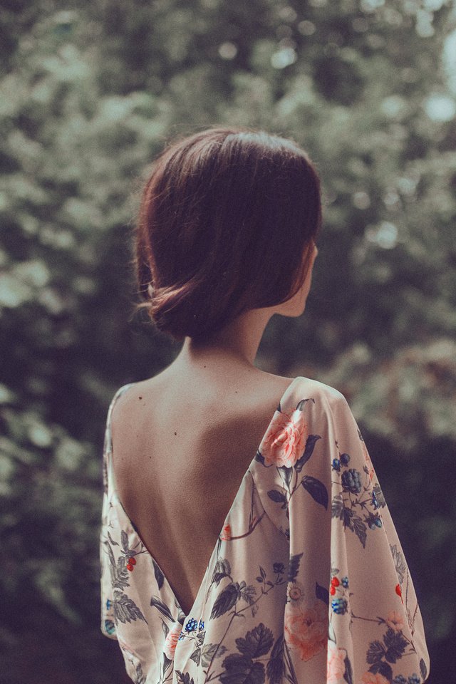 Обои природа, девушка, платье, спина, волосы, mara saiz, nature, girl, dress, back, hair разрешение 2048x1365 Загрузить