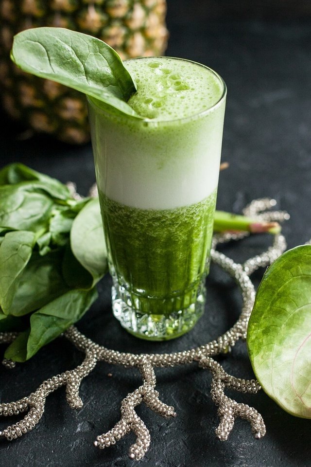 Обои цветы, зелень, напиток, стакан, сок, смузи, шпинат, flowers, greens, drink, glass, juice, smoothies, spinach разрешение 2048x1340 Загрузить