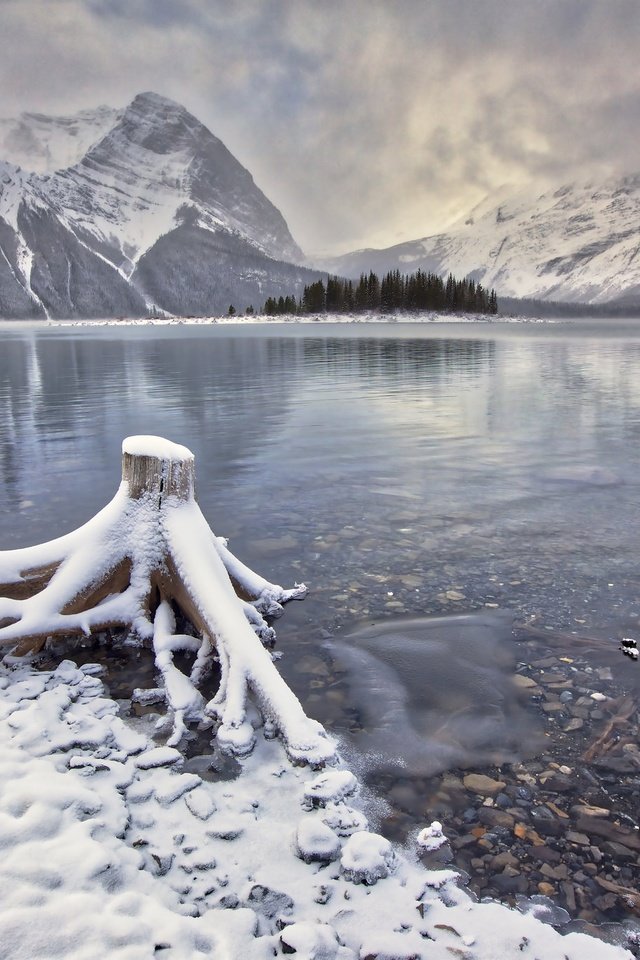 Обои озеро, горы, снег, канада, альберта, кананаскис, lake, mountains, snow, canada, albert, kananaskis разрешение 2048x1365 Загрузить