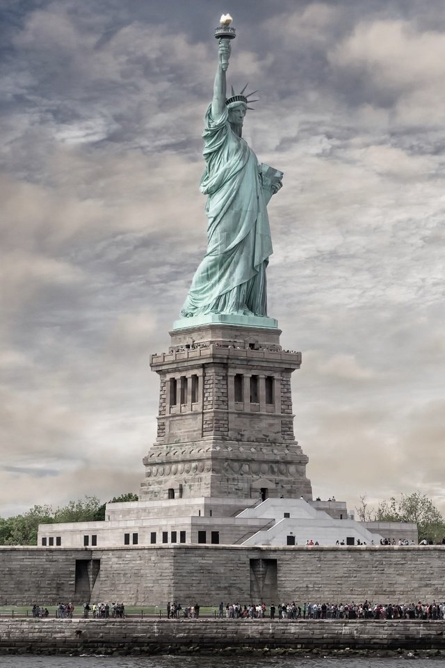 Обои символ, сша, нью-йорк, памятник, статуя свободы, symbol, usa, new york, monument, the statue of liberty разрешение 2560x1694 Загрузить
