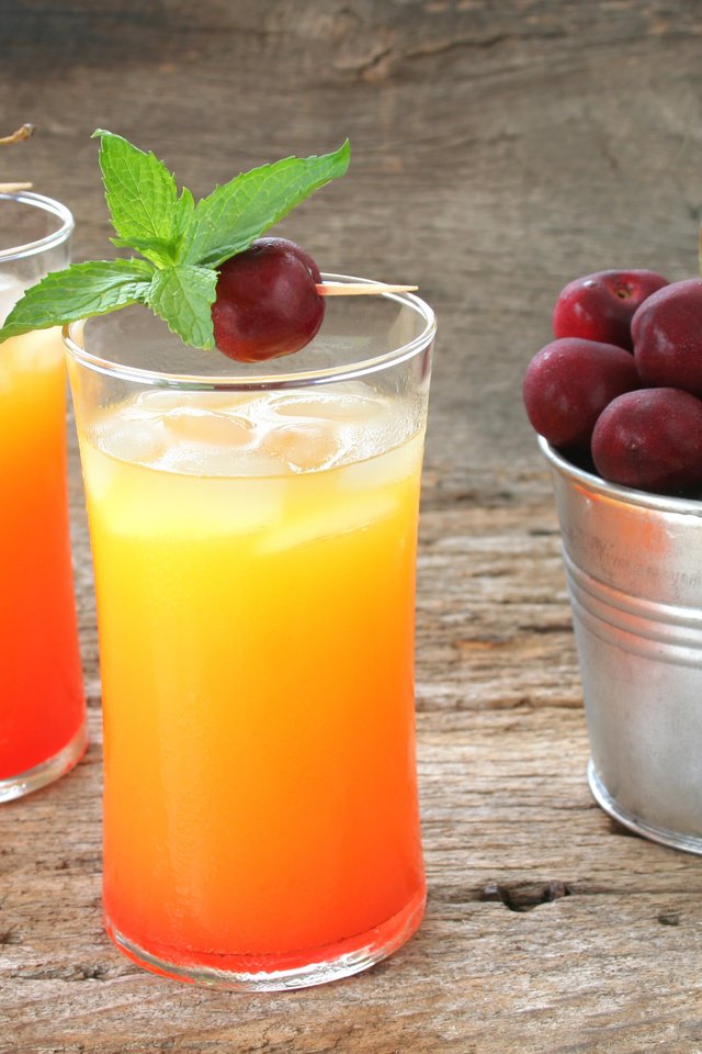 Обои вишня, стаканы, боке, сок, ведерко, смузи, cherry, glasses, bokeh, juice, bucket, smoothies разрешение 3456x2304 Загрузить
