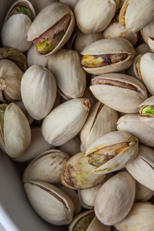 Обои орехи, скорлупа, фисташки, крупным планом, nuts, shell, pistachios, closeup разрешение 3840x2160 Загрузить