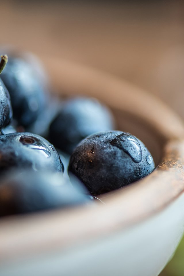 Обои макро, капли, ягода, черника, голубика, macro, drops, berry, blueberries разрешение 3840x2160 Загрузить