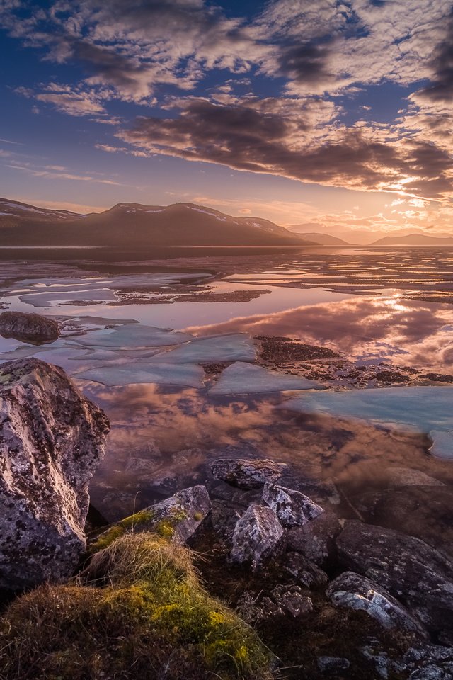 Обои небо, облака, вода, озеро, горы, природа, финляндия, juuso oikarinen, the sky, clouds, water, lake, mountains, nature, finland разрешение 1920x1174 Загрузить