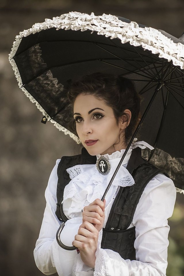 Обои стиль, девушка, взгляд, волосы, зонт, лицо, боке, style, girl, look, hair, umbrella, face, bokeh разрешение 2048x1366 Загрузить