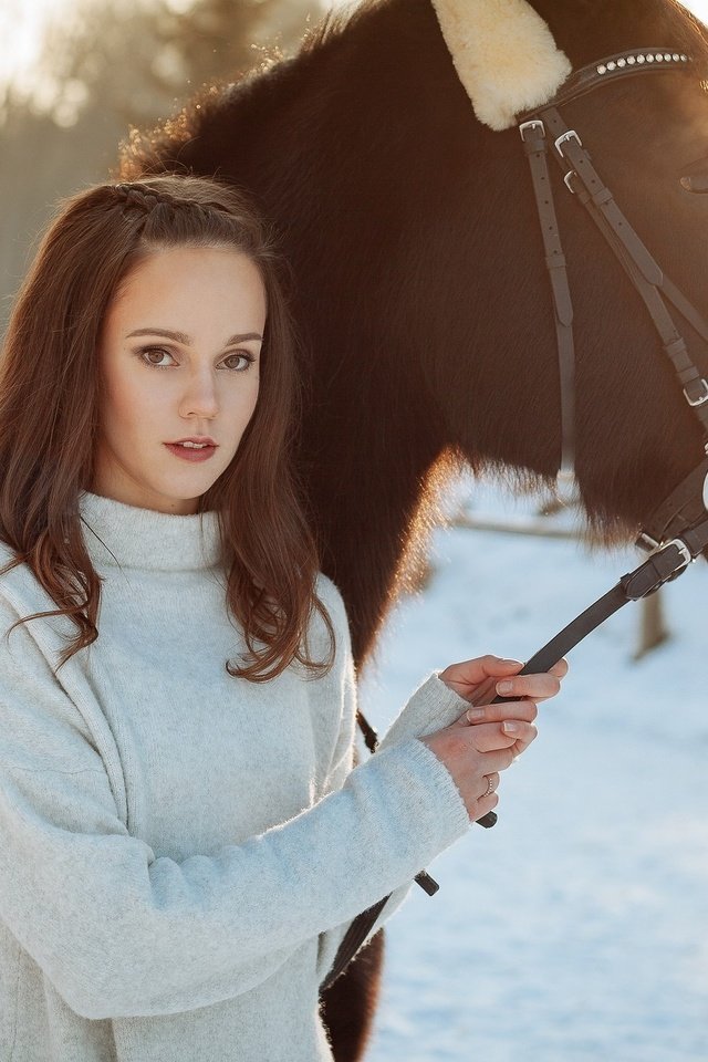 Обои лошадь, зима, девушка, брюнетка, фотосессия, horse, winter, girl, brunette, photoshoot разрешение 2048x1365 Загрузить