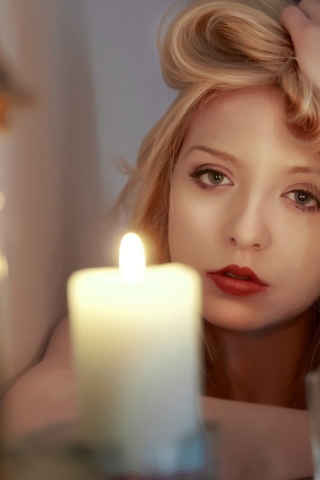 Обои свечи, девушка, блондинка, взгляд, губы, лицо, candles, girl, blonde, look, lips, face разрешение 2048x1365 Загрузить