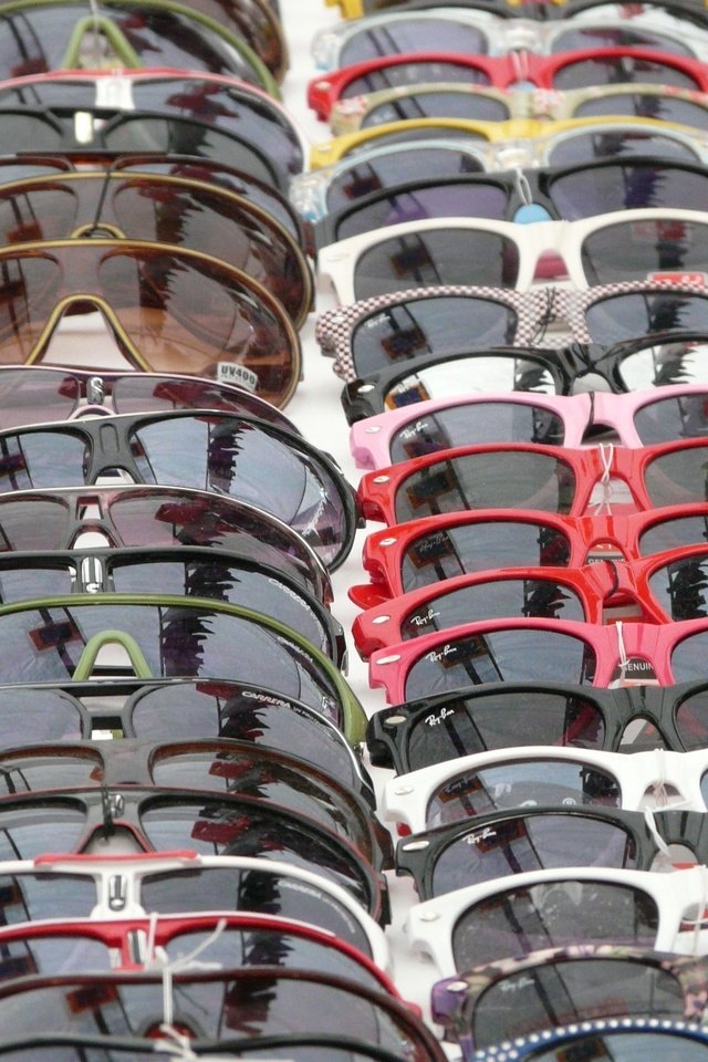 Обои рынок, очки, оправа, солнцезащитные очки, market, glasses, socket, sunglasses разрешение 3264x2448 Загрузить