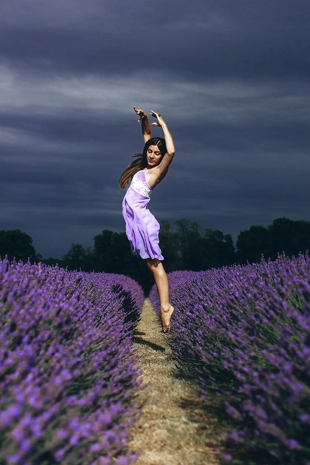 Обои цветы, девушка, настроение, поле, лаванда, прыжок, танец, flowers, girl, mood, field, lavender, jump, dance разрешение 1920x1201 Загрузить
