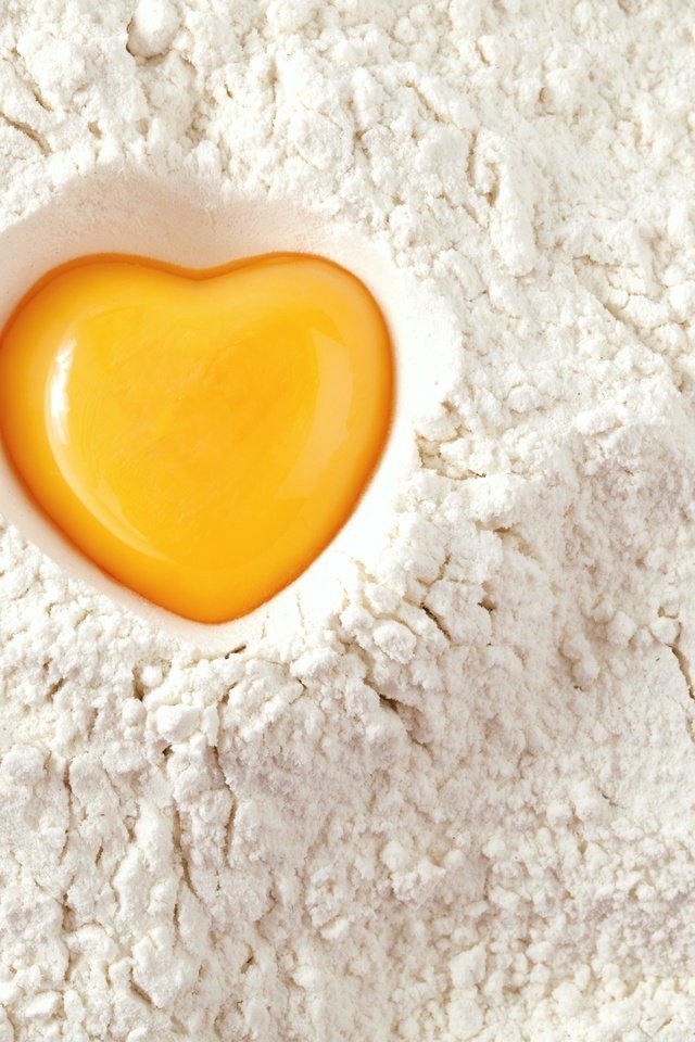 Обои текстура, фон, сердечко, яйцо, мука, желток, texture, background, heart, egg, flour, the yolk разрешение 3840x2560 Загрузить