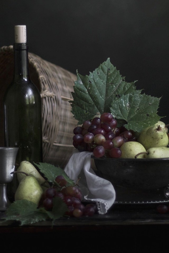 Обои виноград, фрукты, черный фон, корзина, вино, бутылка, натюрморт, груши, grapes, fruit, black background, basket, wine, bottle, still life, pear разрешение 2048x1267 Загрузить
