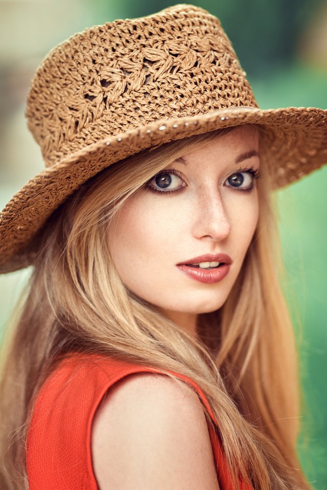 Обои фон, блондинка, портрет, лицо, шляпа, боке, lods franck, perrine, background, blonde, portrait, face, hat, bokeh разрешение 2048x1365 Загрузить