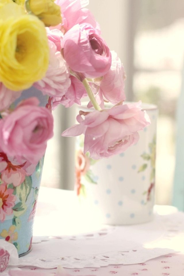 Обои цветы, букет, нежность, ваза, ранункулюс, лютик, flowers, bouquet, tenderness, vase, ranunculus, buttercup разрешение 2400x1580 Загрузить