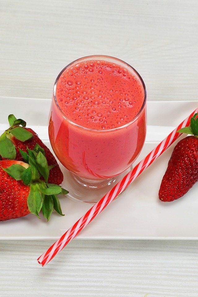 Обои клубника, бокал, ягоды, трубочка, смузи, strawberry, glass, berries, tube, smoothies разрешение 2400x1596 Загрузить