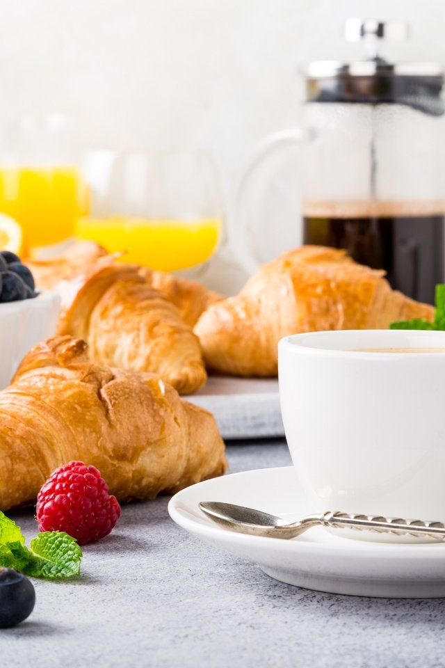 Обои кофе, ягоды, завтрак, апельсиновый сок, круассаны, coffee, berries, breakfast, orange juice, croissants разрешение 6016x4010 Загрузить