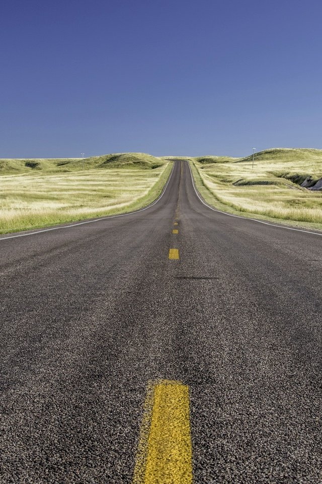 Обои небо, дорога, трава, поля, поле, the sky, road, grass, field разрешение 2048x1308 Загрузить