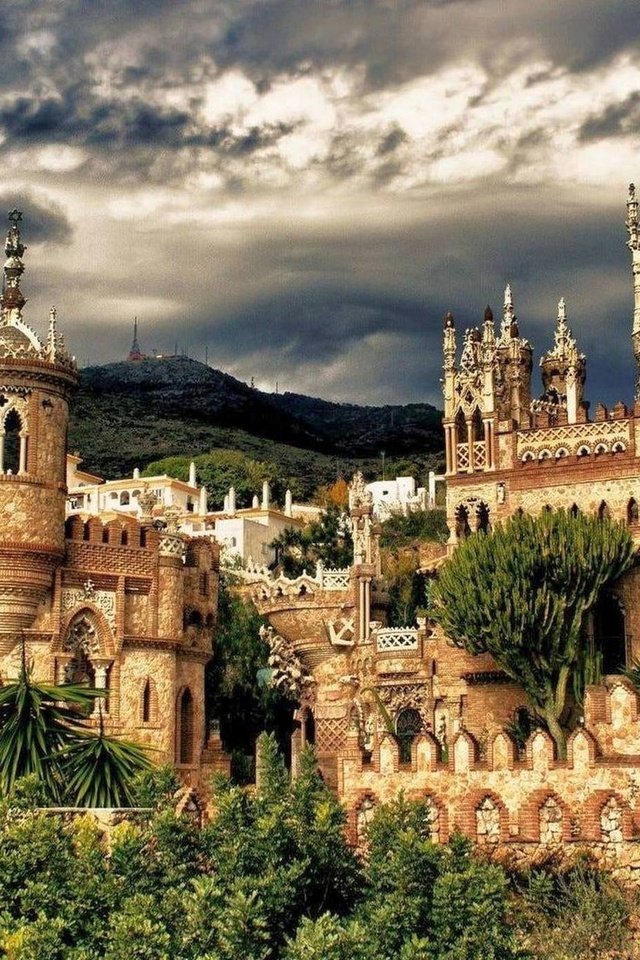 Обои небо, замок, испания, растительность, castillo de colomares, замок коломарес, the sky, castle, spain, vegetation, colomares castle разрешение 1935x1392 Загрузить