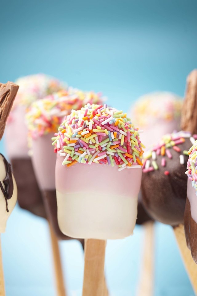 Обои мороженое, клубника, шоколад, посыпка, ice cream, strawberry, chocolate, topping разрешение 6096x4558 Загрузить