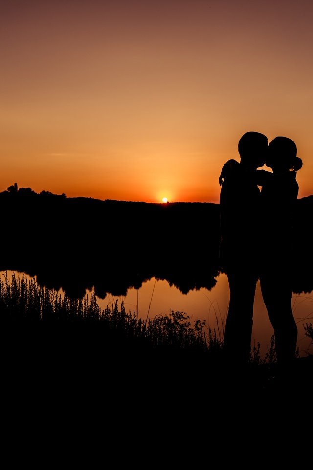 Обои закат, романтика, пара, поцелуй, sunset, romance, pair, kiss разрешение 6824x4912 Загрузить