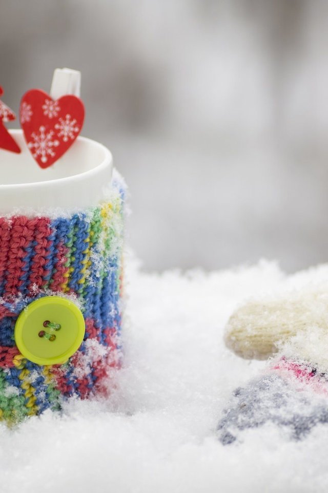 Обои снег, зима, кофе, кружка, чай, варежки, snow, winter, coffee, mug, tea, mittens разрешение 1920x1200 Загрузить