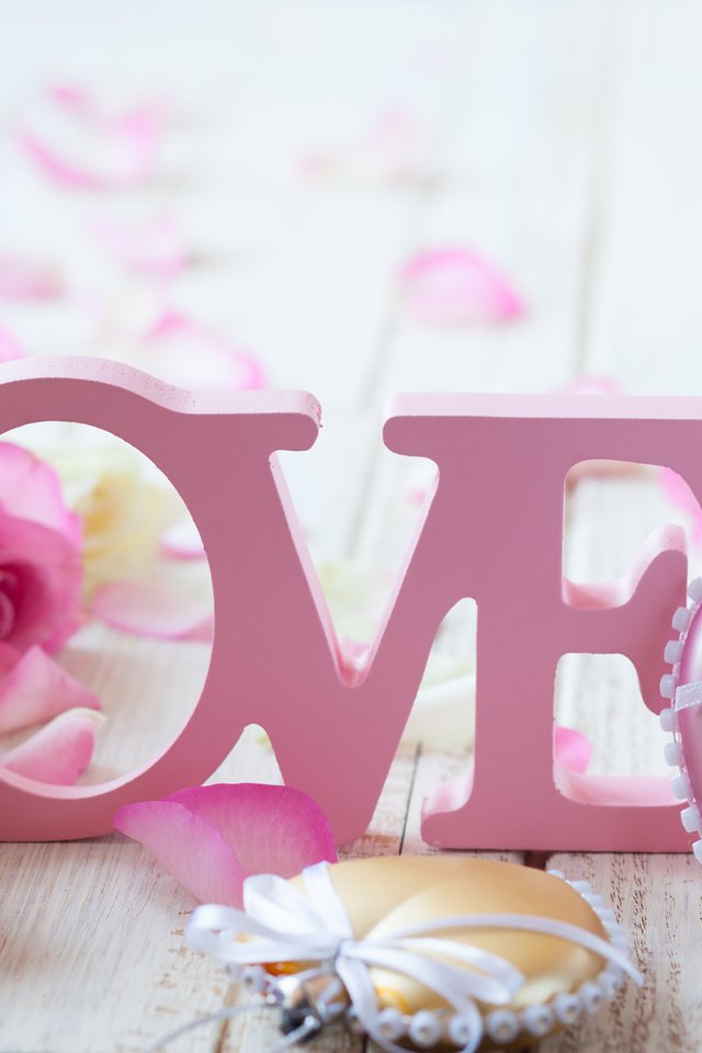 Обои цветы, lyubov-cvety-rozy-valentine-s, розы, сердце, любовь, лента, сердечки, бант, валентинов день, flowers, roses, heart, love, tape, hearts, bow, valentine's day разрешение 5483x3655 Загрузить