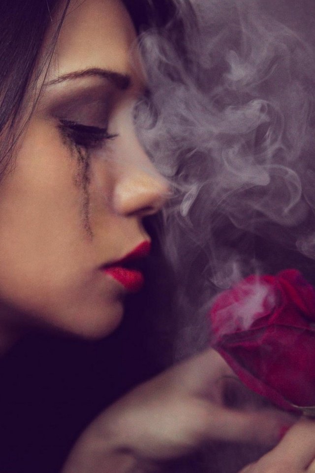 Обои девушка, грусть, роза, дым, фотограф, слезы, тушь, babydov ivan, ира, ira, girl, sadness, rose, smoke, photographer, tears, mascara разрешение 1920x1200 Загрузить