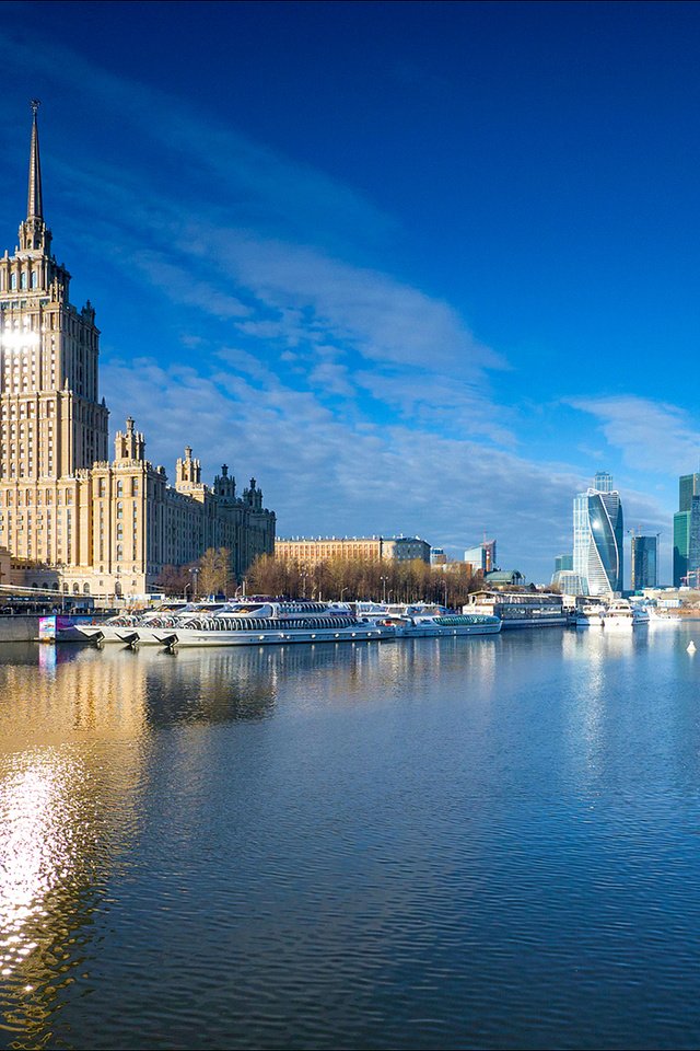 Обои небо, река, москва, город, россия, hotel radisson ukraine, гостиница украина, the sky, river, moscow, the city, russia, hotel ukraine разрешение 1920x1200 Загрузить