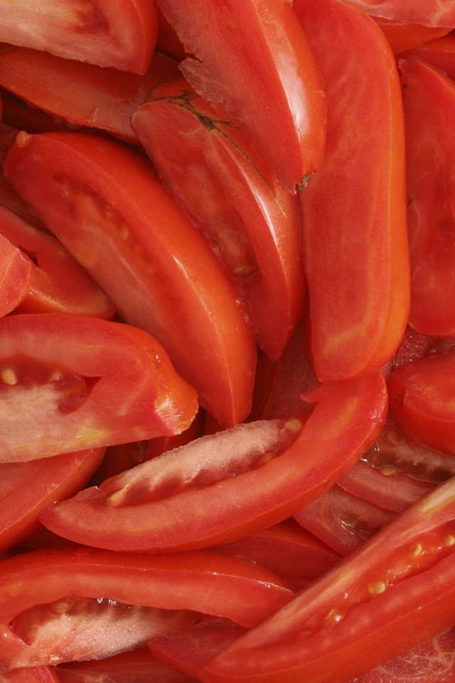 Обои овощи, дольки, помидоры, томаты, vegetables, slices, tomatoes разрешение 2560x1600 Загрузить