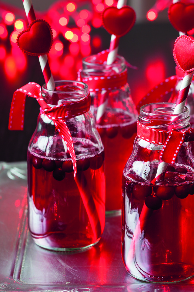 Обои напиток, коктейли, клюква, бутылочки, svetlana kolpakova, drink, cocktails, cranberry, bottle разрешение 2880x1800 Загрузить
