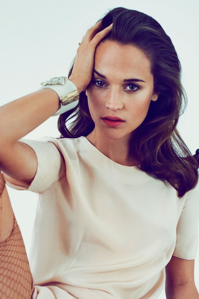 Обои девушка, взгляд, волосы, лицо, алисия викандер, marc hom, girl, look, hair, face, alicia vikander разрешение 3000x2493 Загрузить