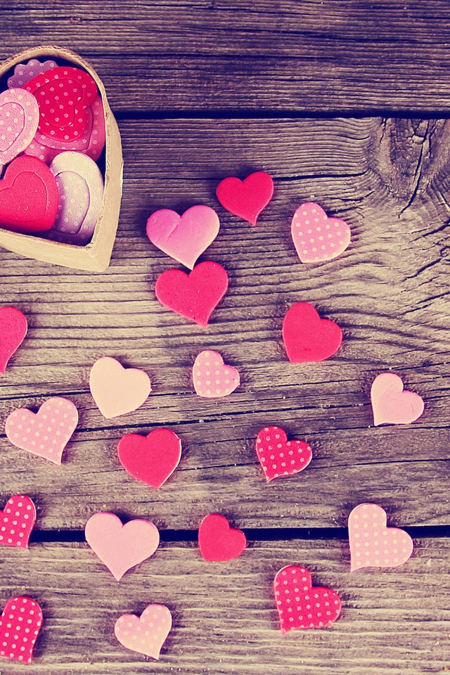 Обои сердце, сердечки, шкатулка, коробочка, деревянная поверхность, heart, hearts, box, wooden surface разрешение 1920x1200 Загрузить