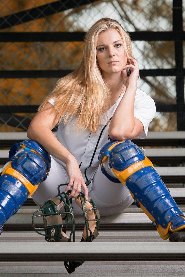 Обои девушка, блондинка, борьба, модель, спорт, костюм, сидя, girl, blonde, fight, model, sport, costume, sitting разрешение 1920x1280 Загрузить