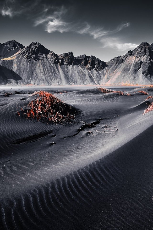 Обои горы, исландия, чёрный песок, vestrahorn islande, вулканический песок, mountains, iceland, black sand, volcanic sand разрешение 1920x1280 Загрузить