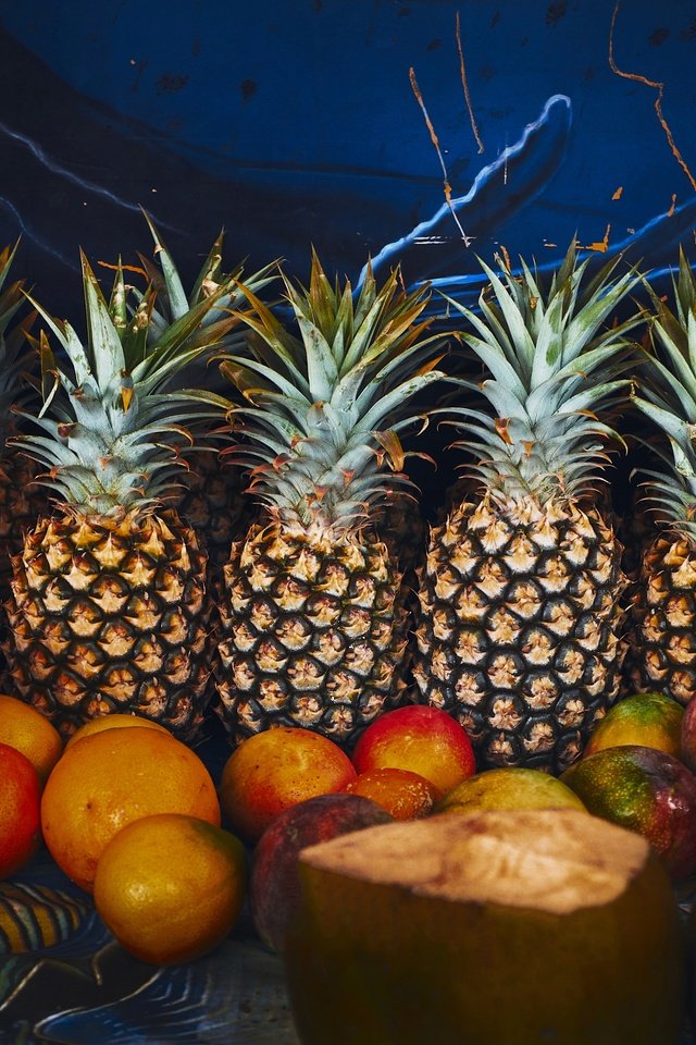 Обои фрукты, апельсины, ананасы, манго, кокосы, fruit, oranges, pineapples, mango, coconuts разрешение 4000x2576 Загрузить