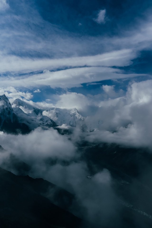 Обои небо, облака, горы, туман, the sky, clouds, mountains, fog разрешение 3840x2484 Загрузить