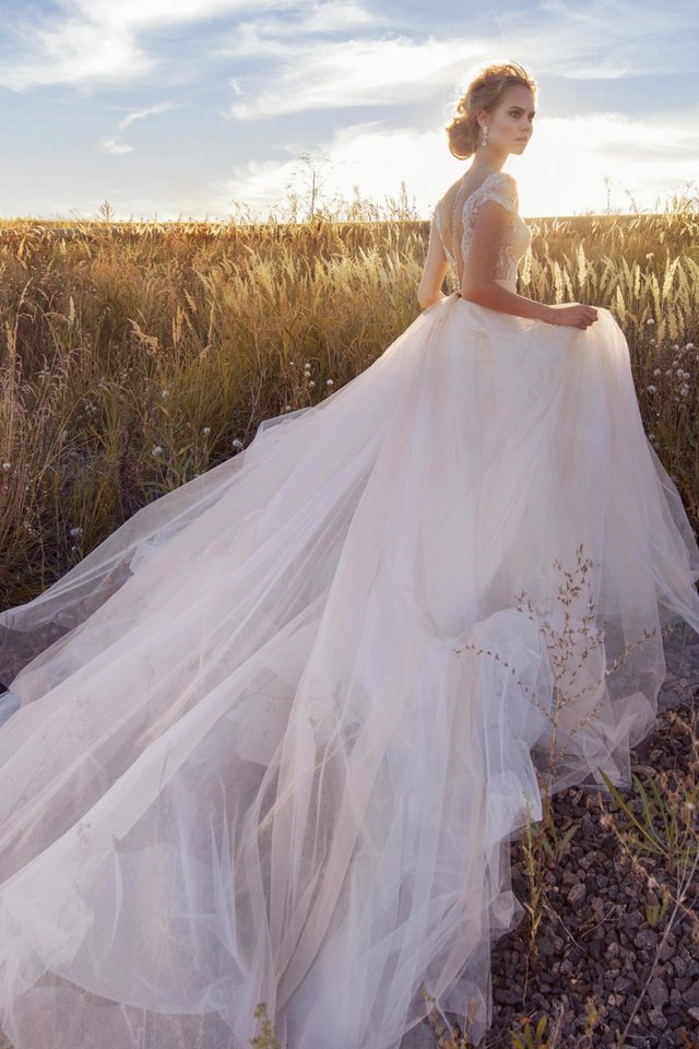 Обои трава, стиль, платье, поле, модель, невеста, grass, style, dress, field, model, the bride разрешение 2112x1188 Загрузить