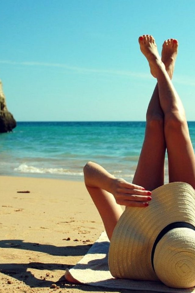 Обои девушка, море, пляж, ноги, шляпа, girl, sea, beach, feet, hat разрешение 2430x1518 Загрузить
