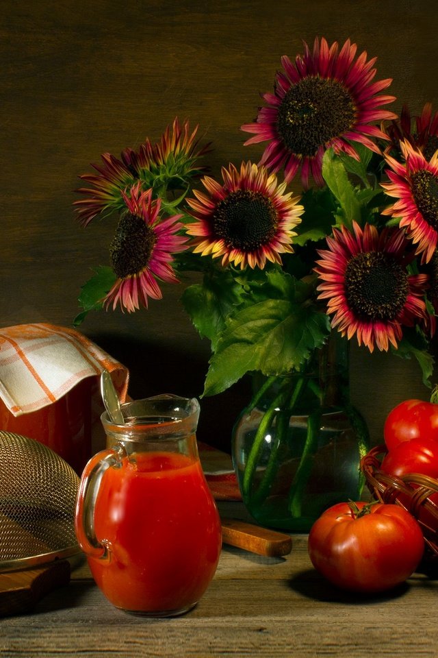 Обои цветы, фон, помидоры, натюрморт, томатный сок, flowers, background, tomatoes, still life, tomato juice разрешение 2000x1410 Загрузить