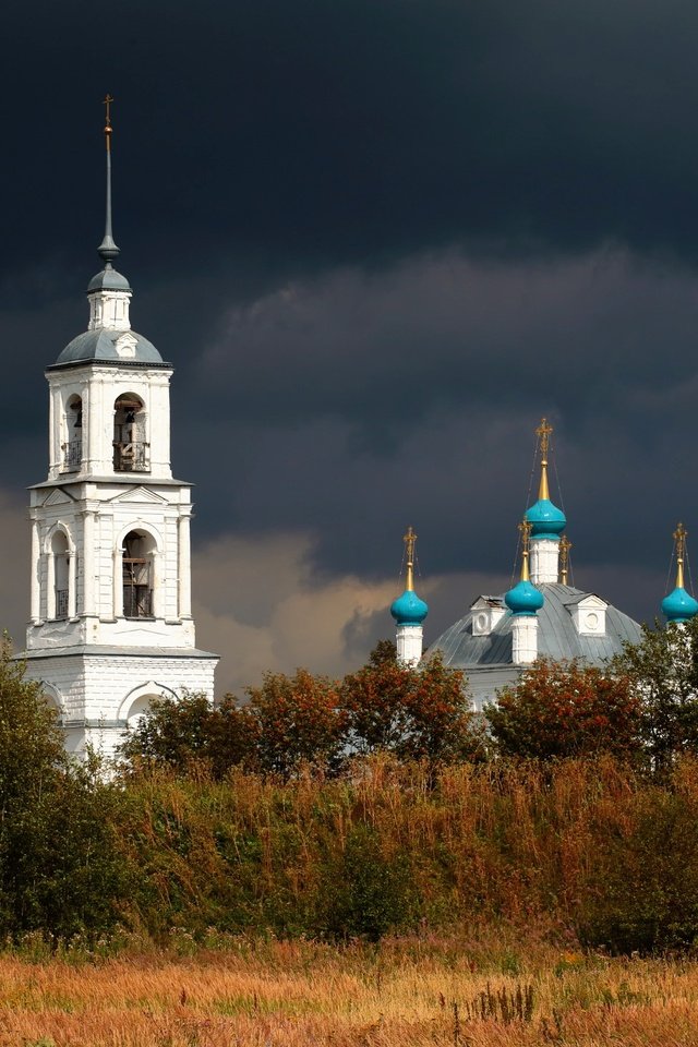 Обои храм, тучи, церковь, переславль залесский, temple, clouds, church, pereslavl zalessky разрешение 2048x1463 Загрузить