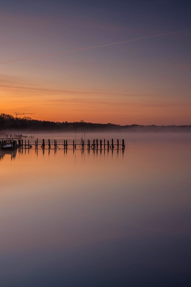 Обои деревья, zwischenahner meer, озеро, берег, утро, туман, лодки, причал, германия, trees, lake, shore, morning, fog, boats, pier, germany разрешение 2048x1365 Загрузить