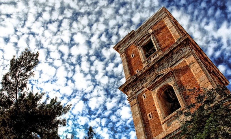 Обои небо, облака, башня, the sky, clouds, tower разрешение 1920x1440 Загрузить