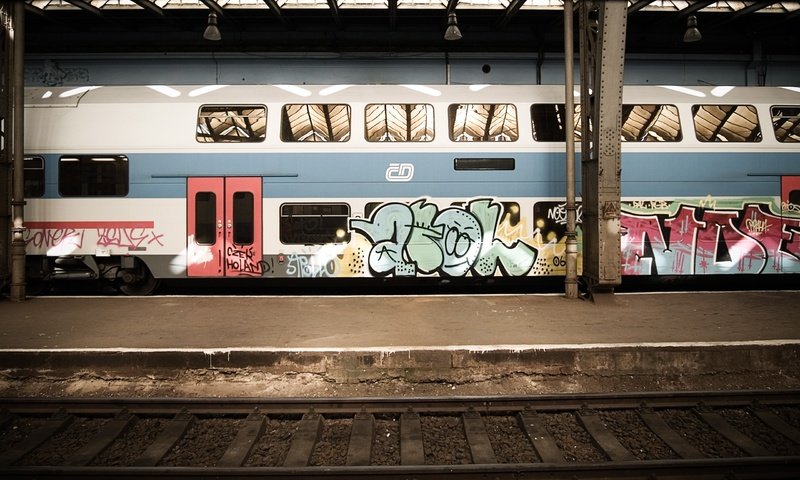 Обои железная дорога, граффити, электричка, вагон, railroad, graffiti, train, the car разрешение 2560x1600 Загрузить