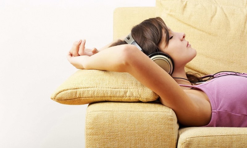 Обои музыка, наушники, диван, music, headphones, sofa разрешение 2560x1600 Загрузить