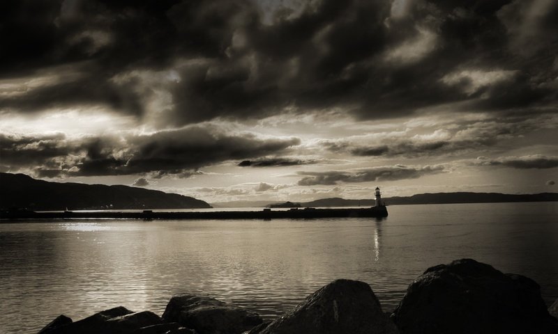 Обои маяк, черно-белая, залив, lighthouse, black and white, bay разрешение 2560x1600 Загрузить