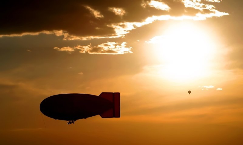 Обои небо, закат, дирижабль, the sky, sunset, the airship разрешение 1920x1200 Загрузить